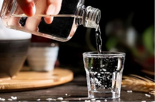 行家都在喝啥酒？茅臺并非首選，地方口糧酒正當下懷