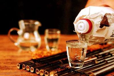 伏特加當(dāng)水喝？為何俄羅斯人不碰中國(guó)白酒